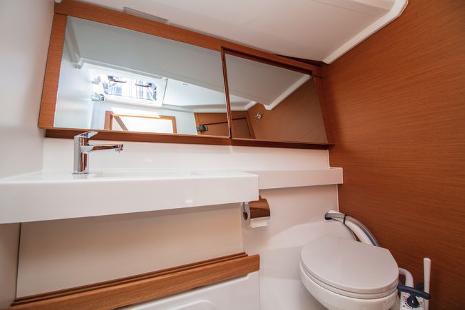 Jeanneau Sun Odyssey 440 | White Rabbit