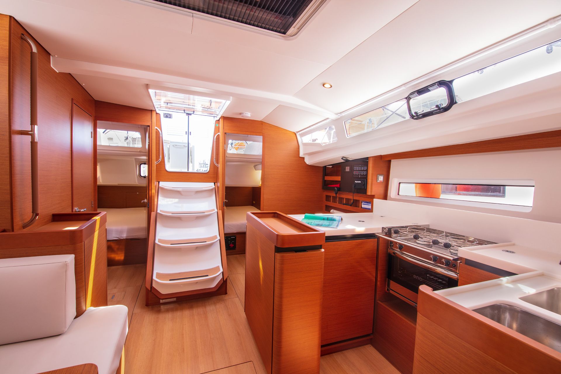 Jeanneau Sun Odyssey 440 | White Rabbit