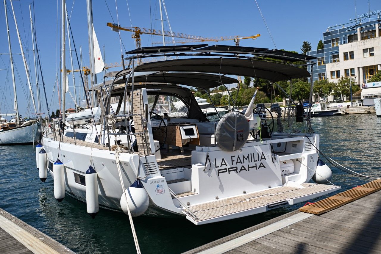 Dufour 470 | La Familia