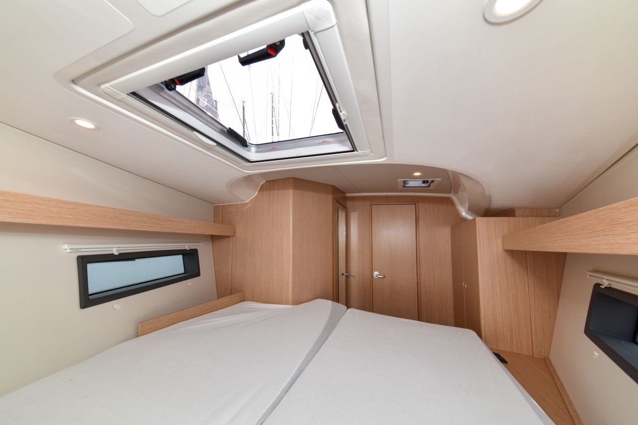 Bavaria C42 | Mauvic