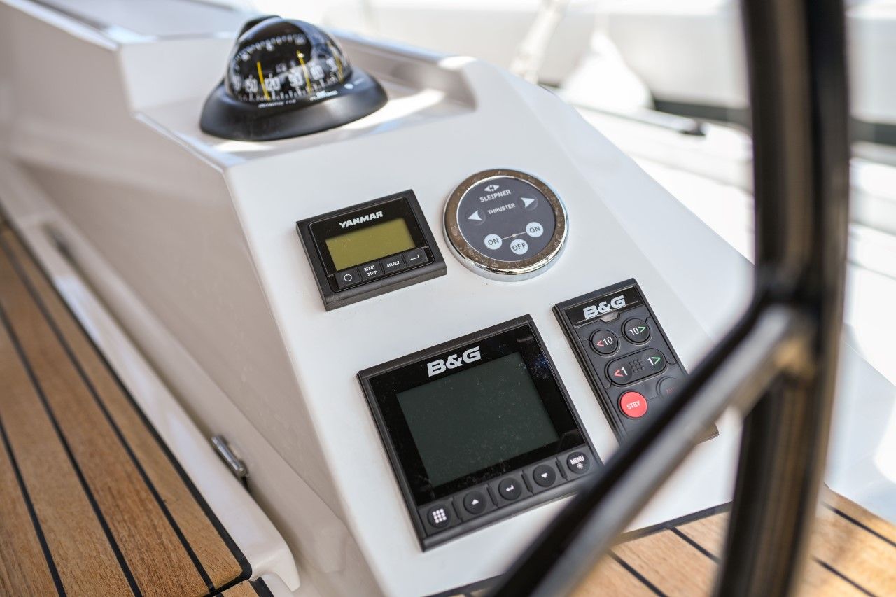 Bavaria C42 | Mauvic