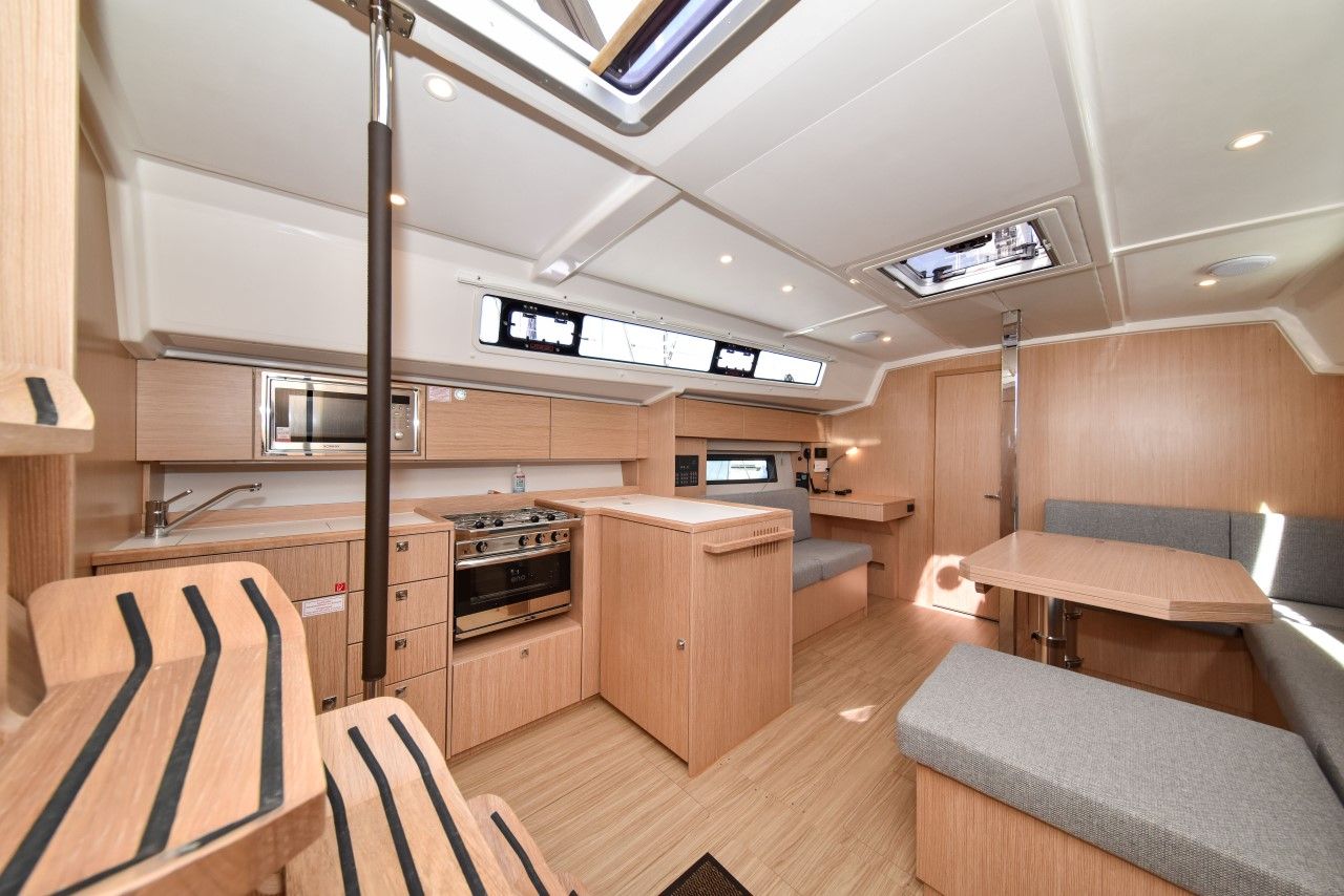 Bavaria C42 | Mauvic