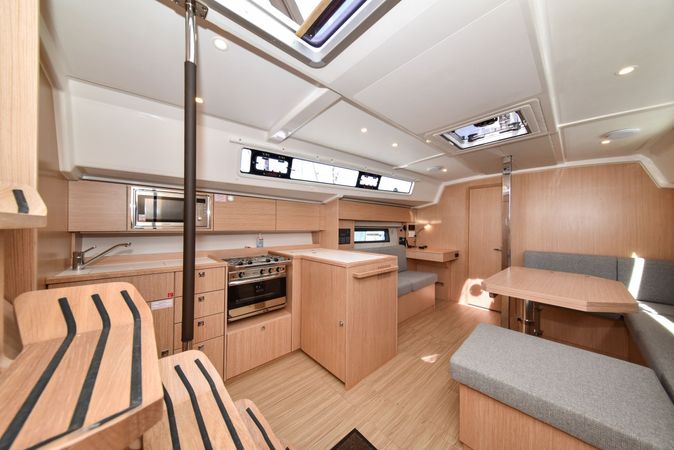 Bavaria C42 | Mauvic