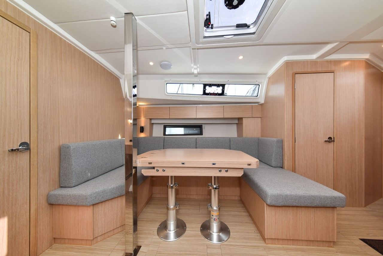 Bavaria C42 | Mauvic