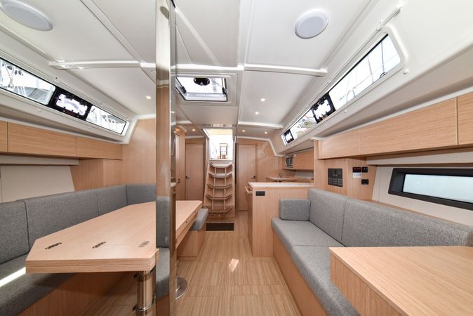 Bavaria C42 | Mauvic