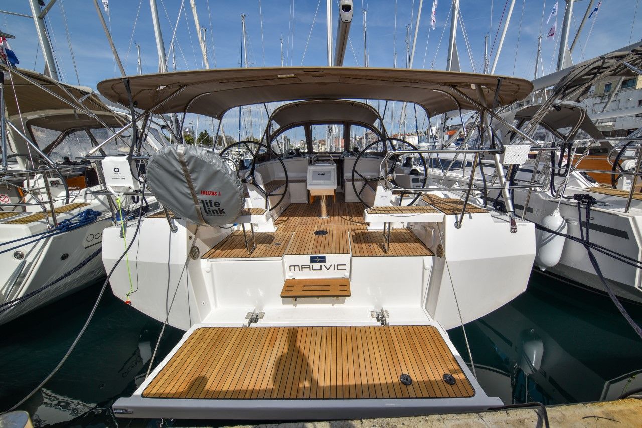 Bavaria C42 | Mauvic