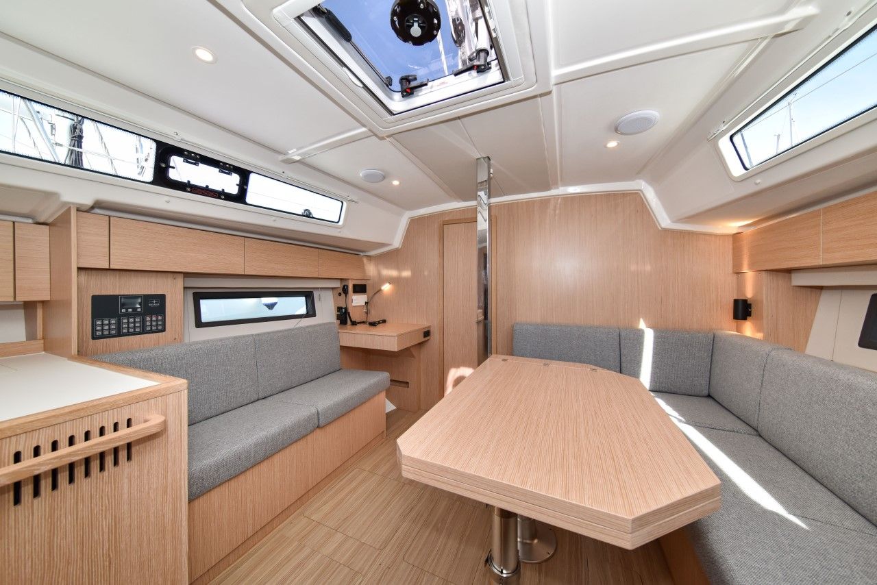 Bavaria C42 | Mauvic