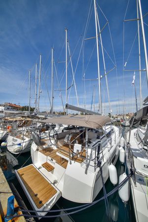 Bavaria C42 | Mauvic