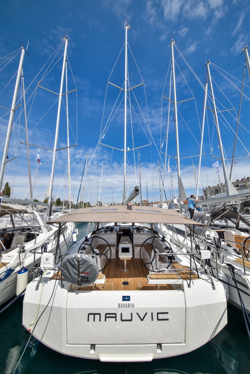 Bavaria C42 | Mauvic
