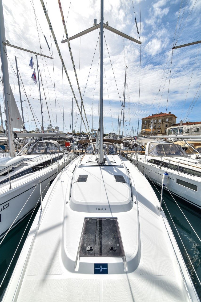 Bavaria C42 | Mauvic