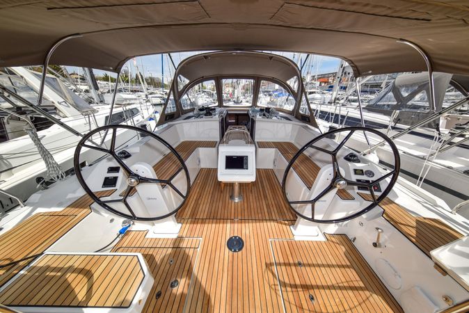 Bavaria C42 | Mauvic