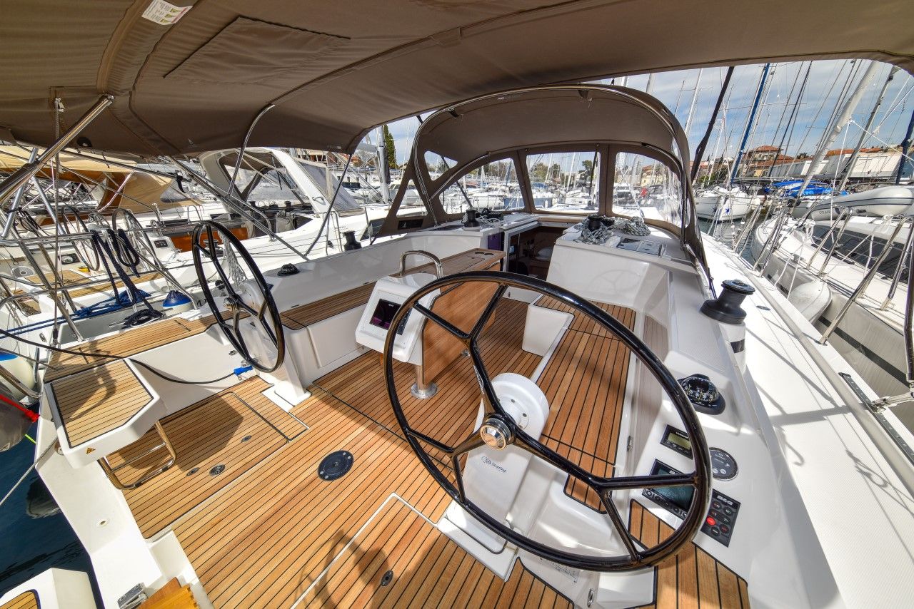 Bavaria C42 | Mauvic