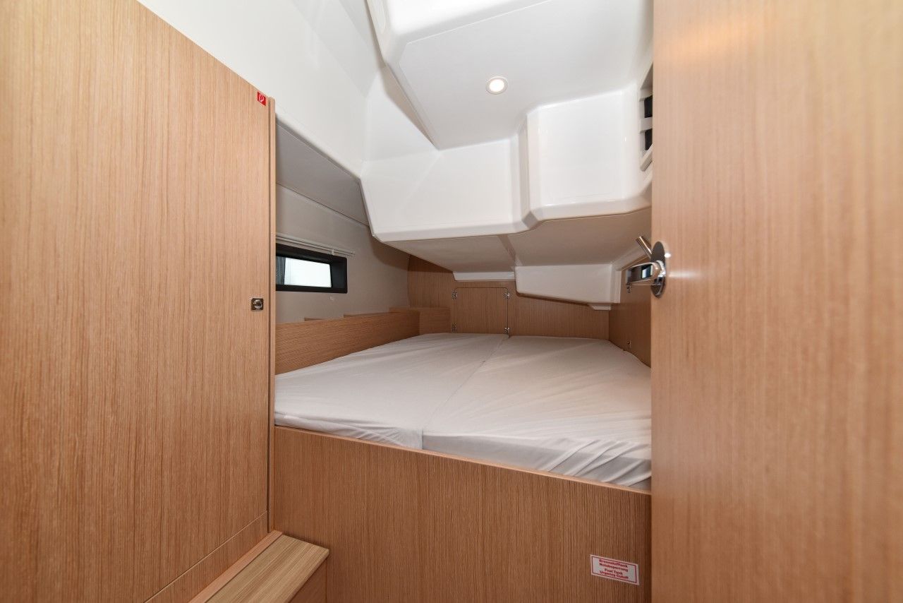 Bavaria C42 | Mauvic