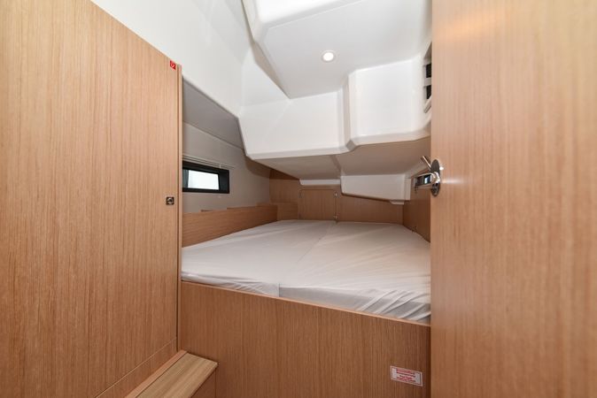 Bavaria C42 | Mauvic