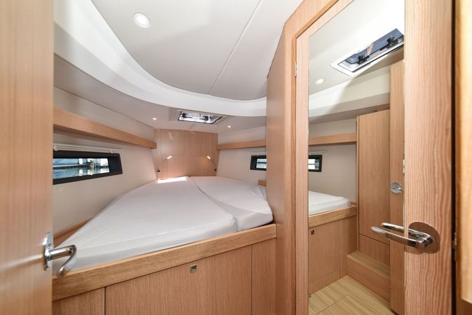 Bavaria C42 | Mauvic