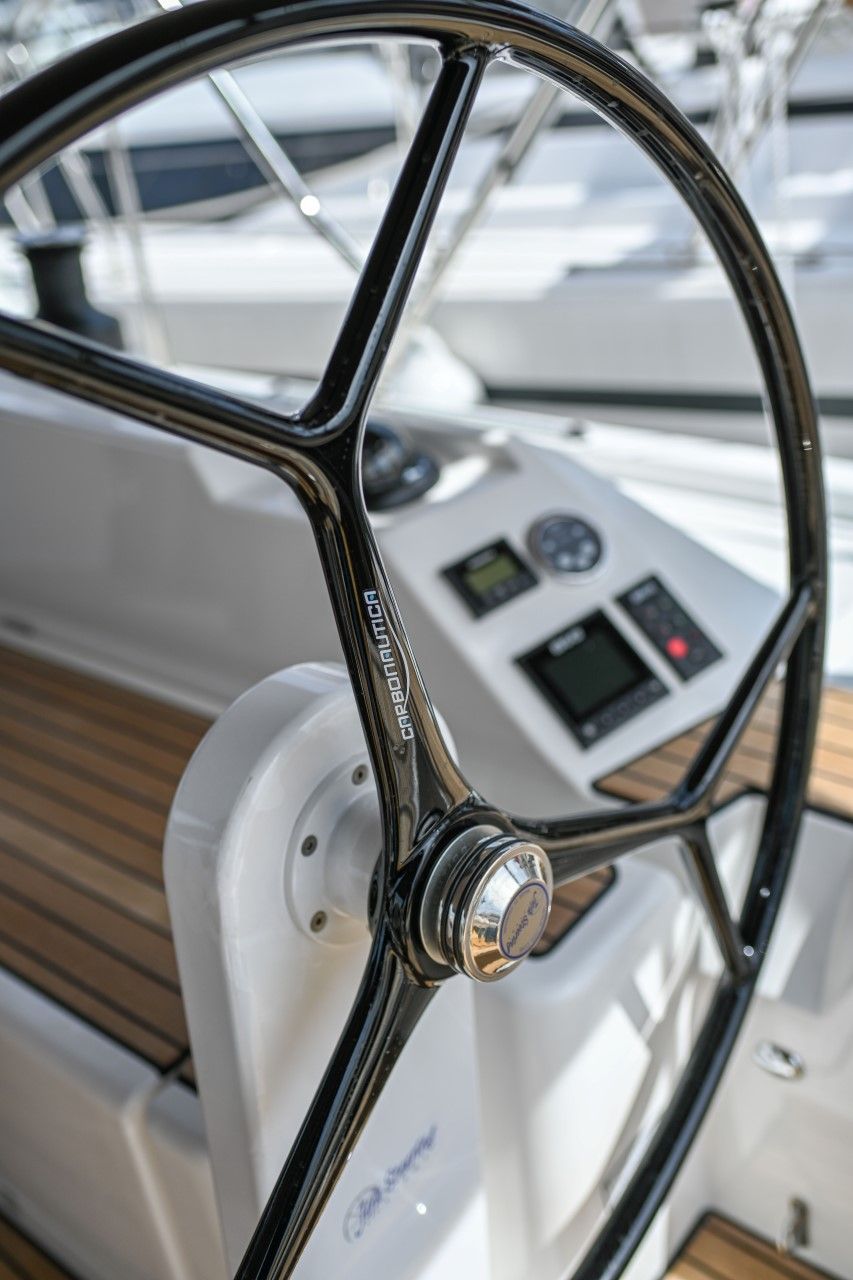 Bavaria C42 | Mauvic
