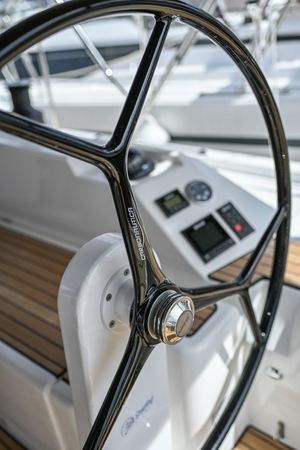 Bavaria C42 | Mauvic