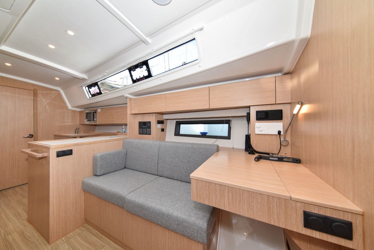 Bavaria C42 | Mauvic