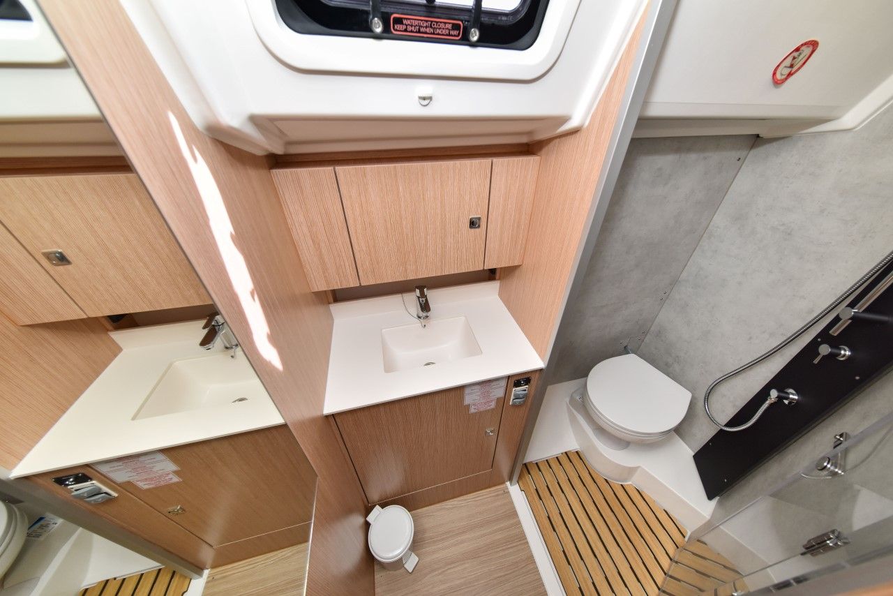 Bavaria C42 | Mauvic