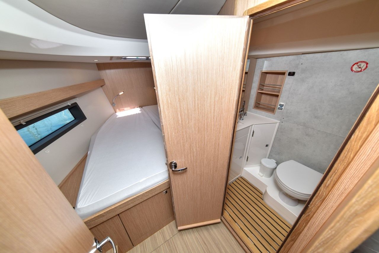 Bavaria C42 | Mauvic
