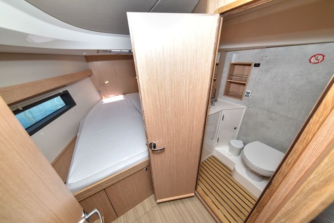 Bavaria C42 | Mauvic