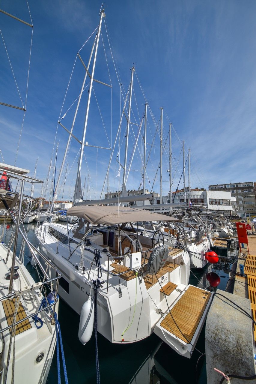 Bavaria C42 | Mauvic