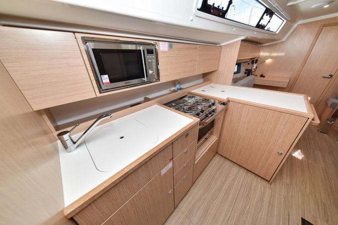 Bavaria C42 | Mauvic
