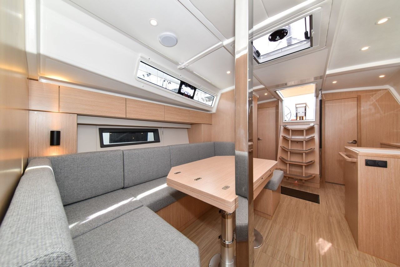 Bavaria C42 | Mauvic