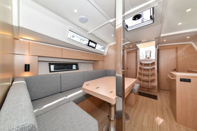 Bavaria C42 | Mauvic