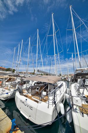 Bavaria C42 | Mauvic