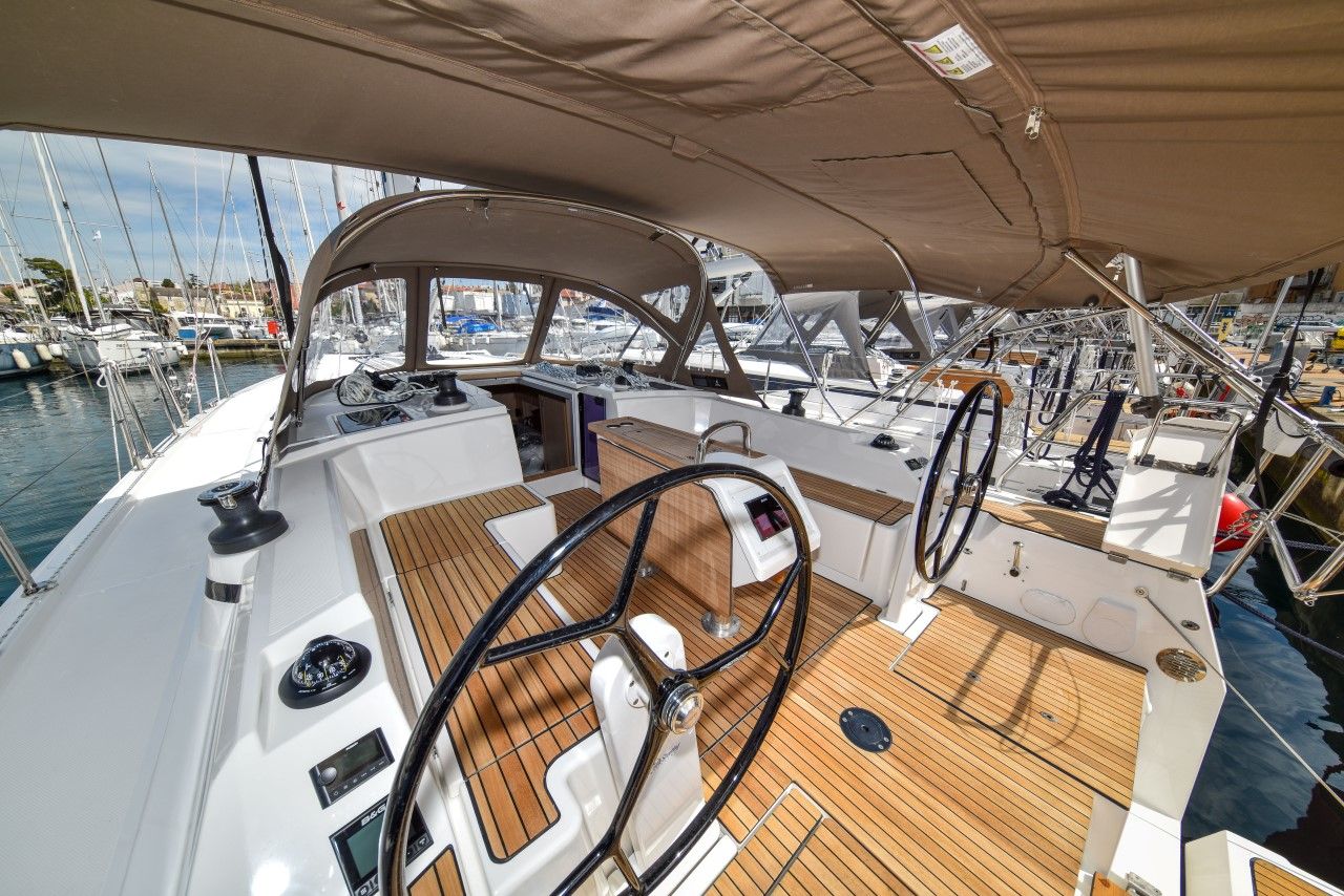Bavaria C42 | Mauvic