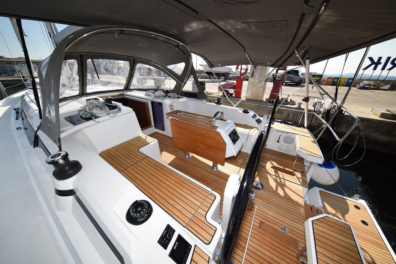 Bavaria C42 | DNA
