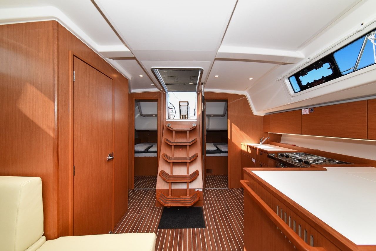 Bavaria C42 | DNA