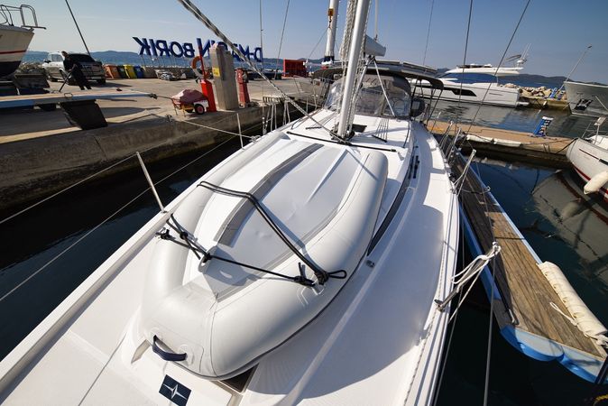 Bavaria C42 | DNA