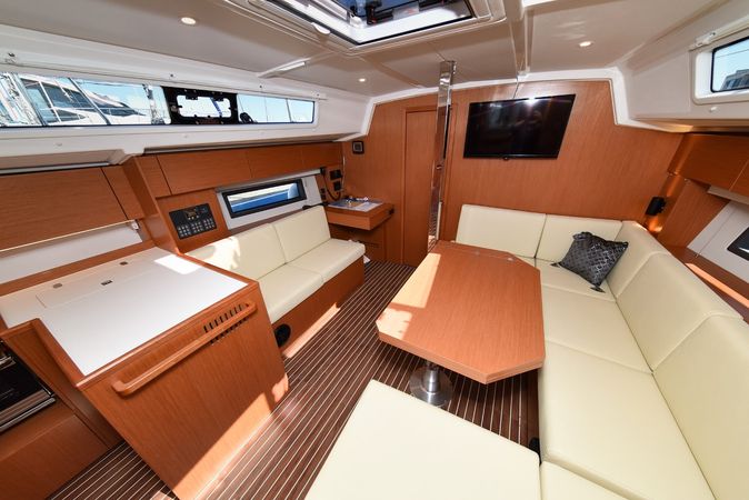 Bavaria C42 | DNA