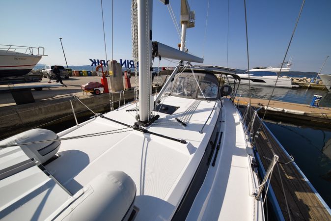 Bavaria C42 | DNA