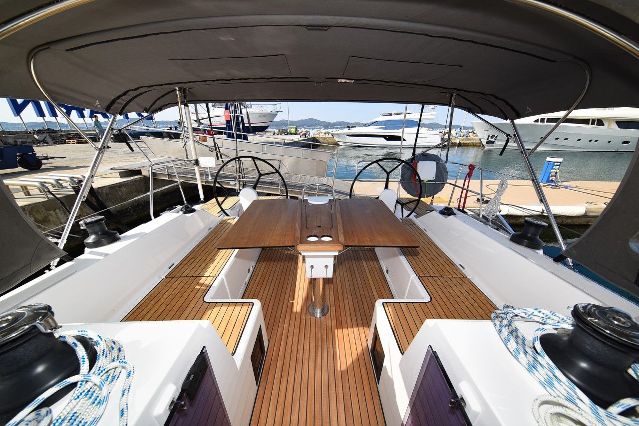 Bavaria C42 | DNA