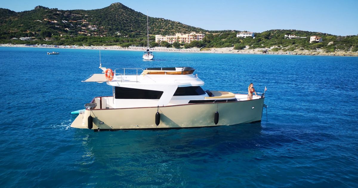 Motor yacht Artus Green 33 Garuda for rent - Italy | Boataround