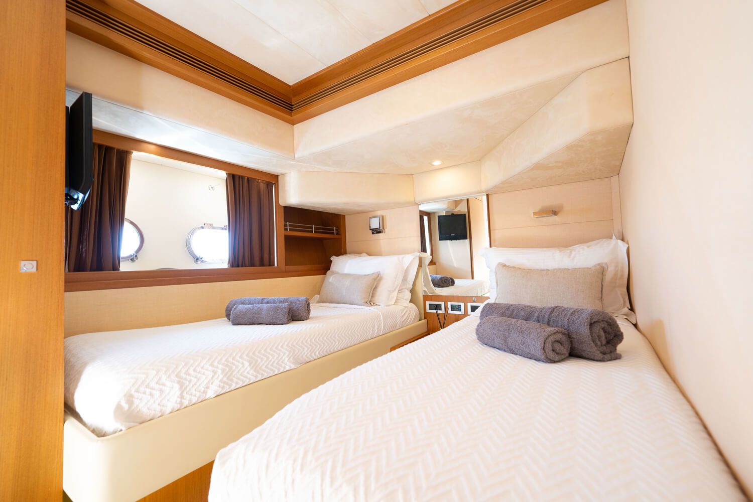 Ferretti 780 | Nineteen