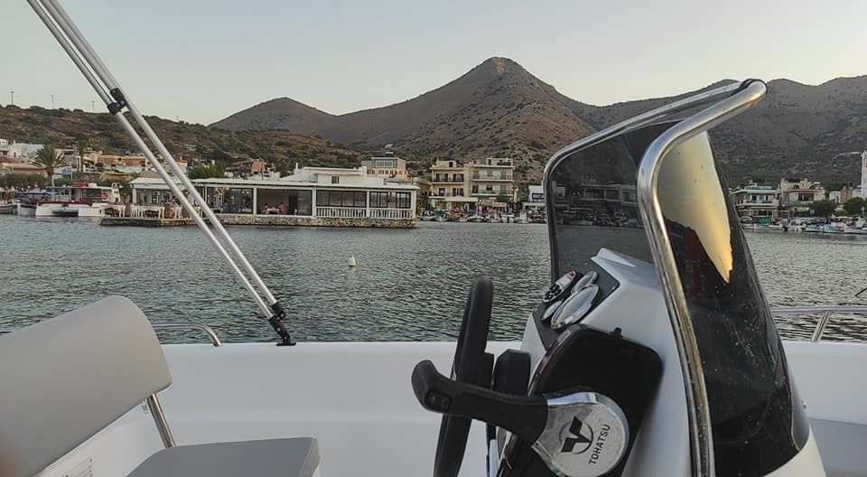 Poseidon Blu Water 170 | Honey Bee