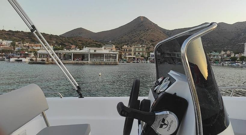 Poseidon Blu Water 170 | Honey Bee