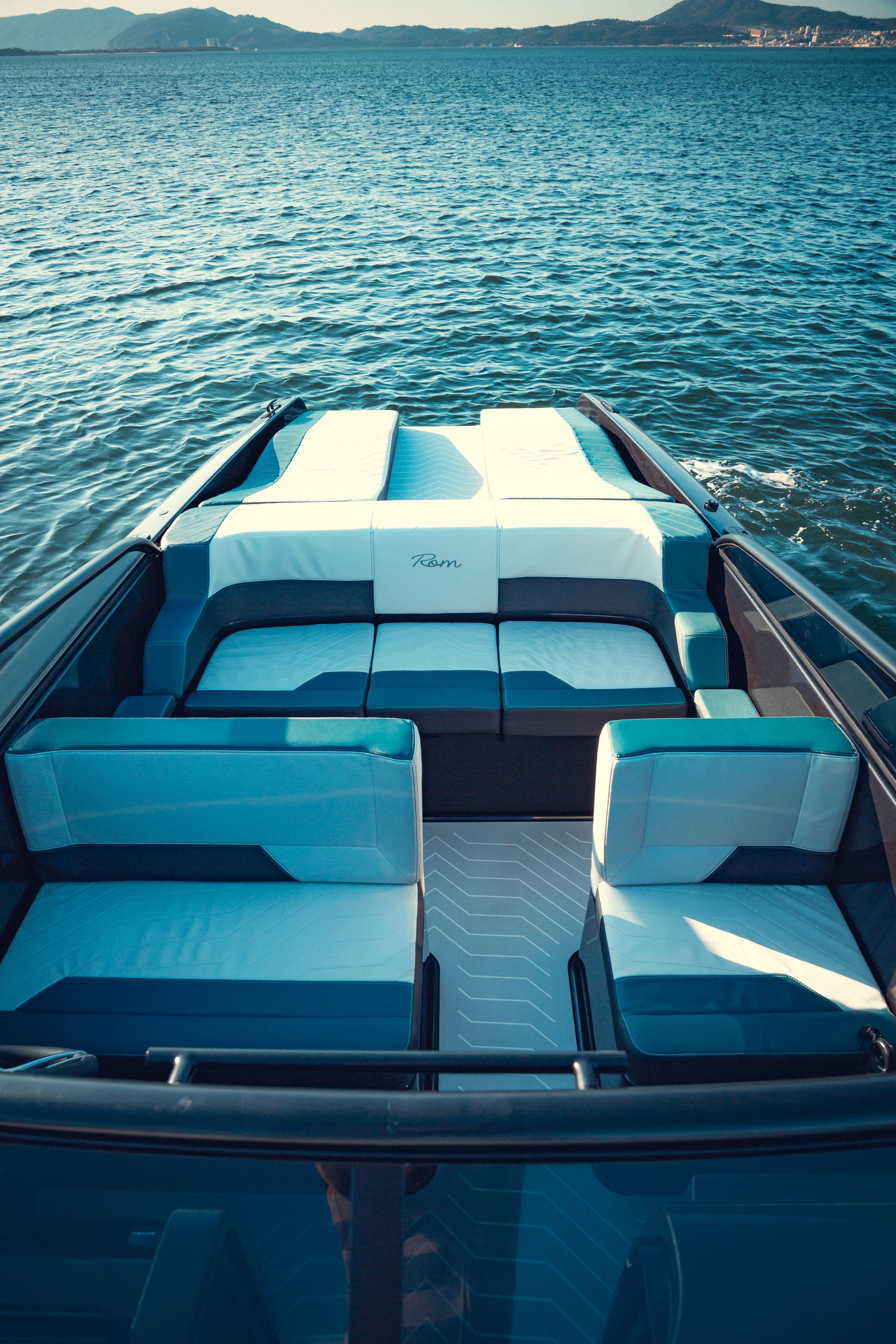 Rom 28 | Black Mirror