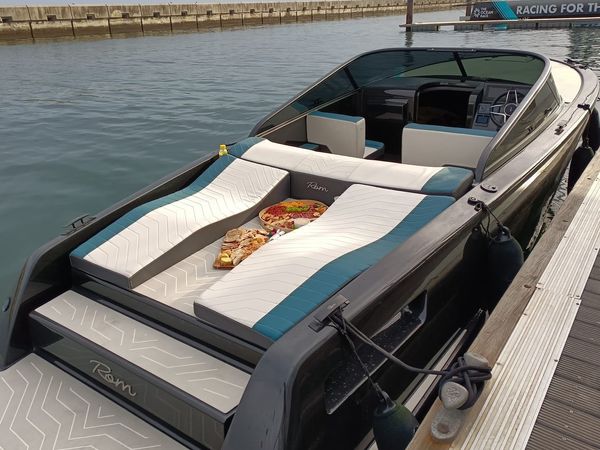 Rom 28 | Black Mirror