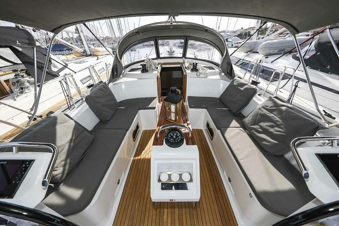 Bavaria Cruiser 46 | Studio 963