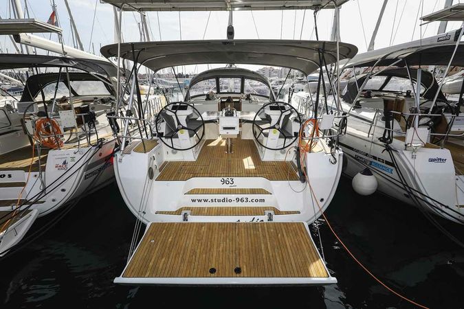 Bavaria Cruiser 46 | Studio 963