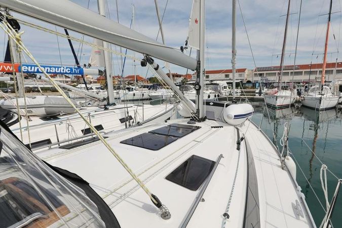 Bavaria Cruiser 37 | Spectrum