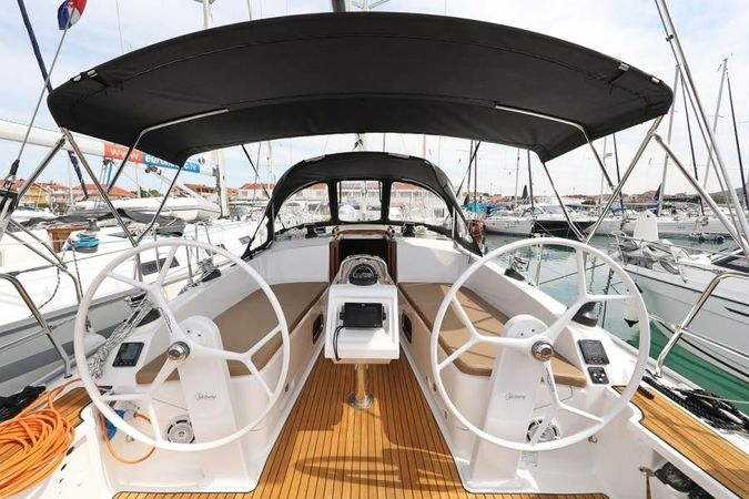 Bavaria Cruiser 37 | Spectrum