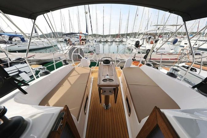 Bavaria Cruiser 37 | Spectrum