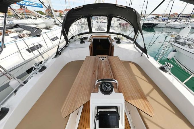 Bavaria Cruiser 37 | Spectrum