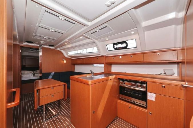 Bavaria Cruiser 37 | Spectrum